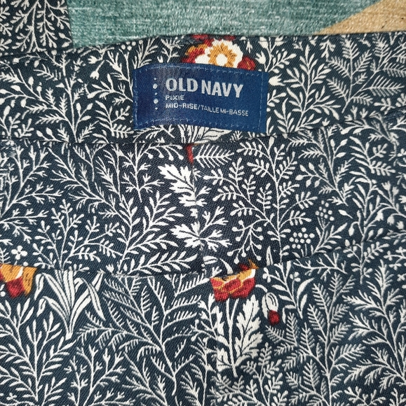 Never Worn Old Navy Pants 👖 - Picture 2 of 4